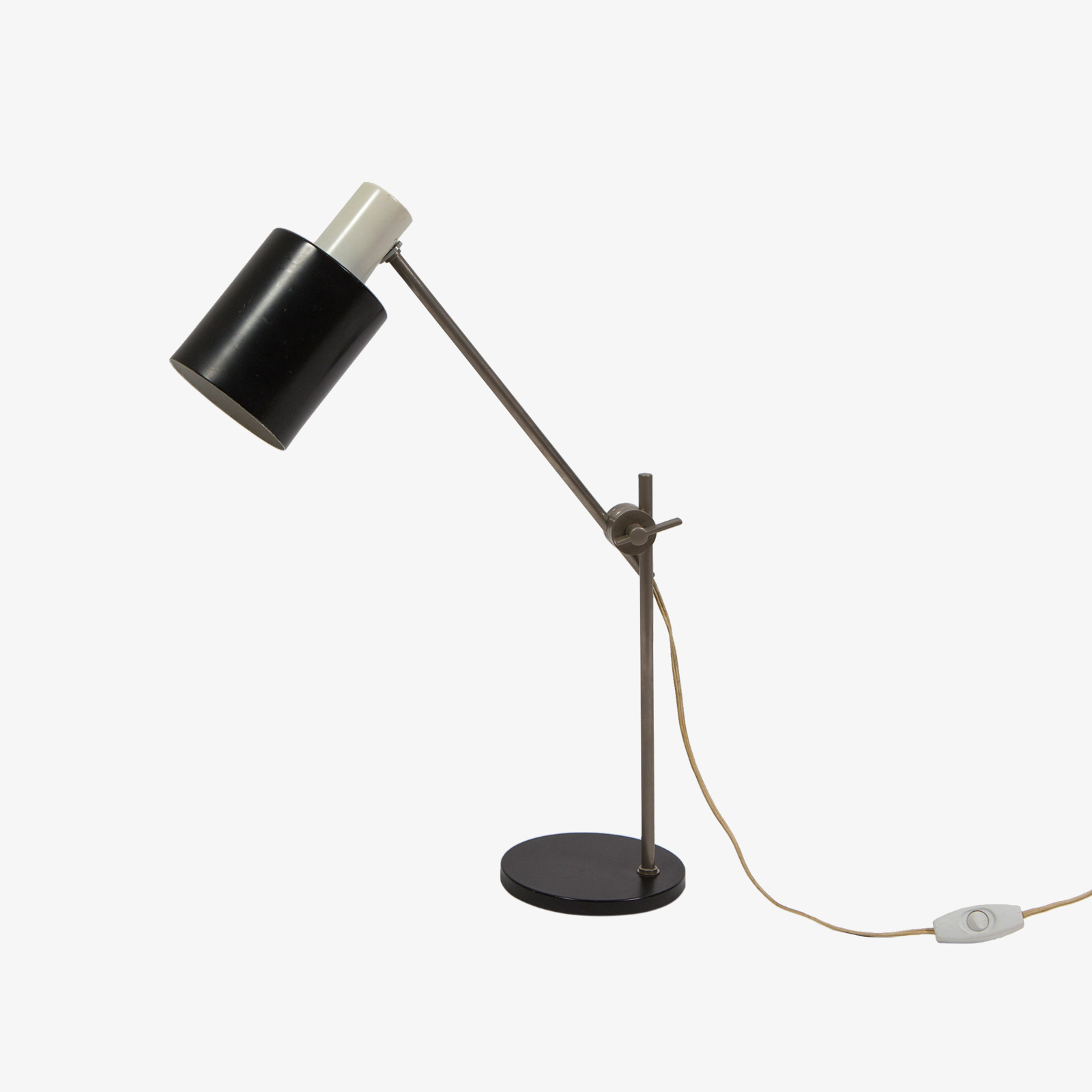 Nice Minimalistic And Industrial Shaped Dutch Desk Lamps